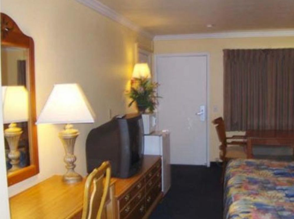 Sands Motel Riverside Room photo